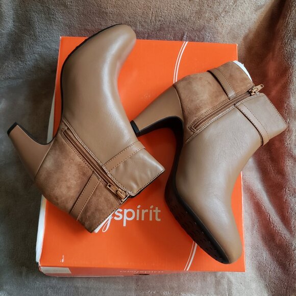 (New) Easy Spirit Espedrina Booties (8 M) - Picture 2 of 9